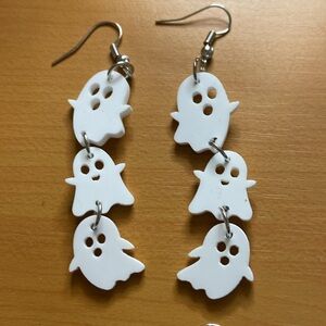 Halloween Acrylic Dangle Ghost earrings NWOT